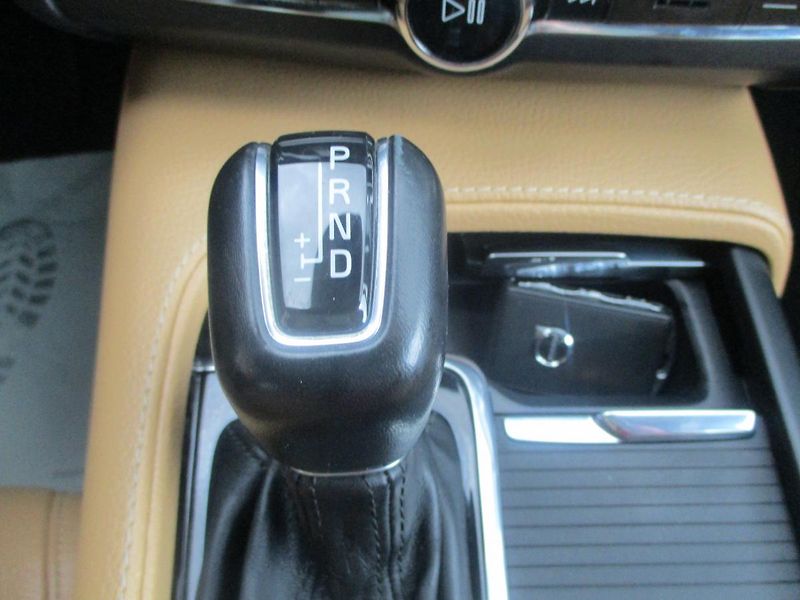 Volvo V90 T6 CROSS COUNTRY PRO 246kW - fotka 34 z 47
