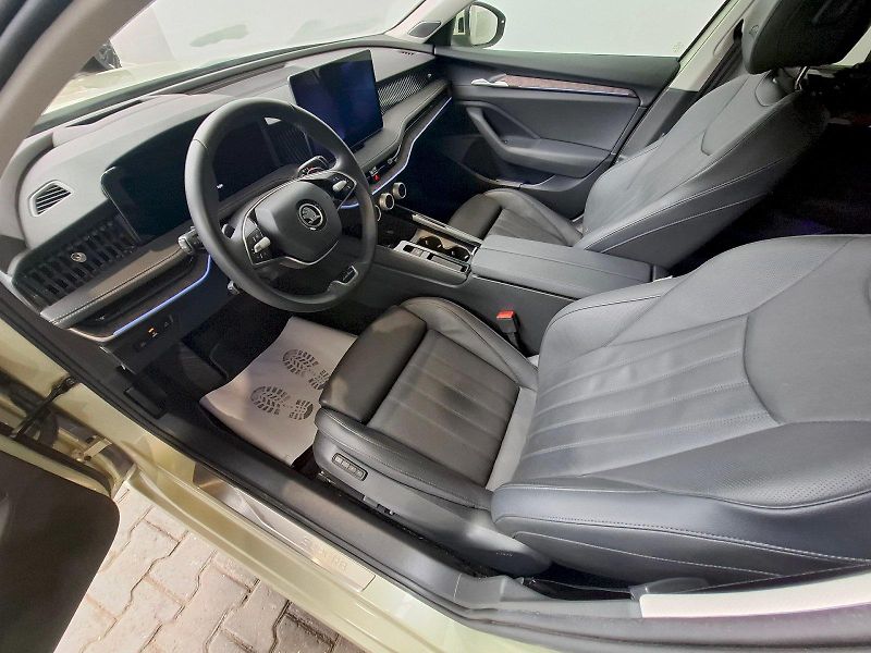 Škoda Superb (2024) COMBI Laurin&Klement TD 142/2. - fotka 55 z 55