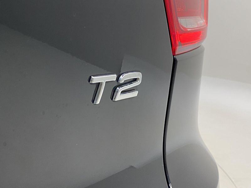 Volvo XC40 T2 MOMENTUM REZERVACE - fotka 33 z 44