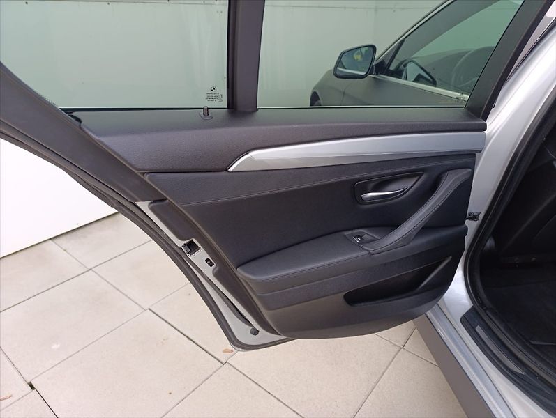 BMW Řada 5 3,0 530d Aut., Navi Kůže Tažné - fotka 20 z 45