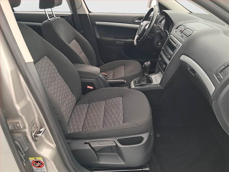 Škoda Octavia (2012) 1.4 TSI, Tempomat - fotka 9 z 17