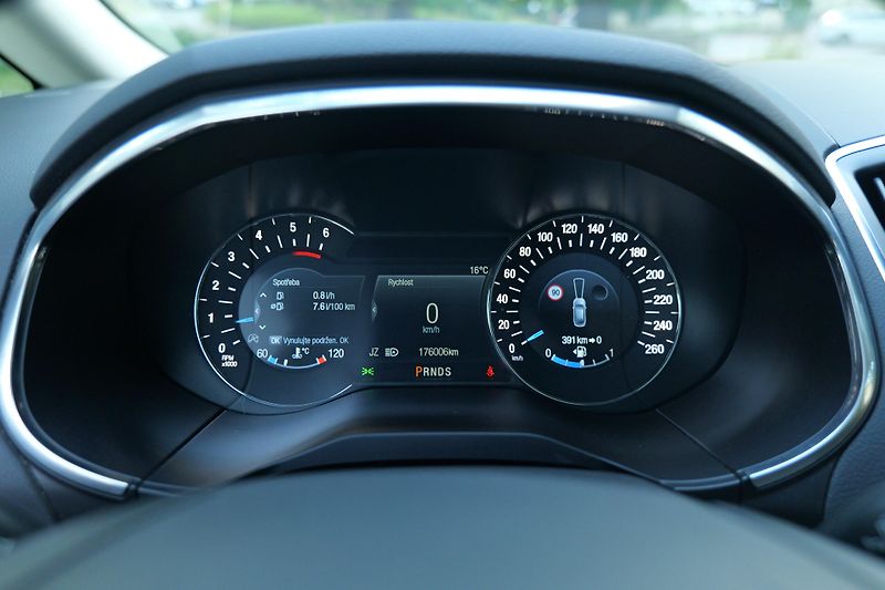 Ford S-MAX 2.0 Kůže Panorama 7 míst Tažné - fotka 29 z 52