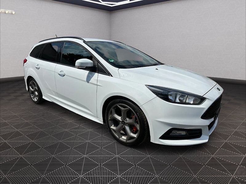 Ford Focus (2017) ST 2,0Turbo 184kw - fotka 1 z 26