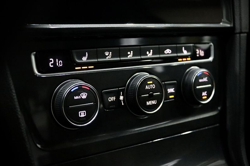 Volkswagen Golf 7 FL Variant 1.4 TSI 92 kW - fotka 33 z 35