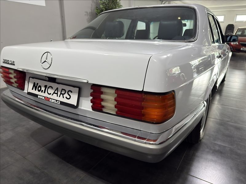Mercedes-Benz Třídy S 3,0   SE 300 W126 V6 ŠPANĚLSKO - fotka 23 z 37