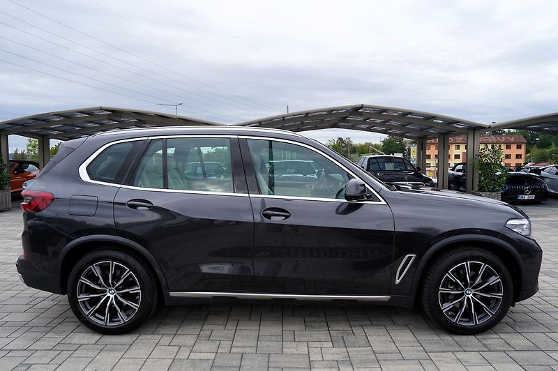 BMW X5 40i xDrive/340 PS/tažné/panora - fotka 7 z 47