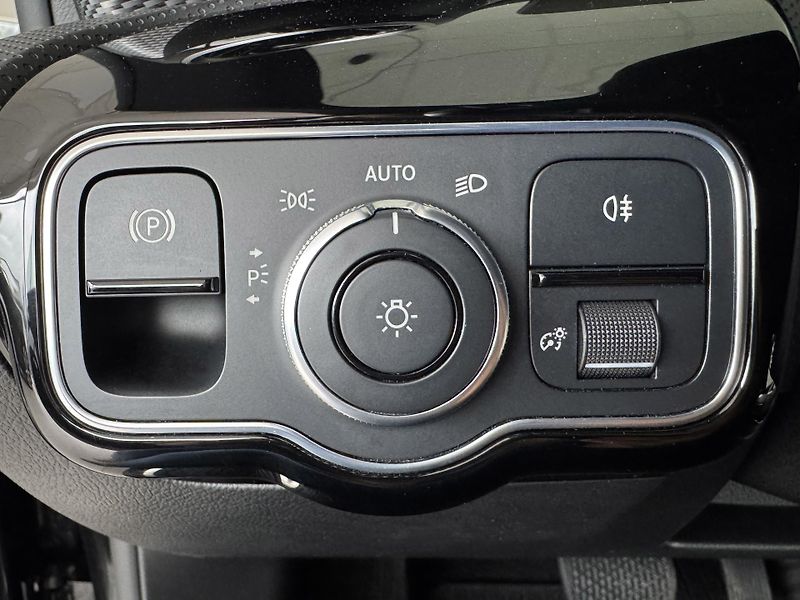 Mercedes-Benz CLA 180 AUT*100kW*REZERVACE! - fotka 26 z 33