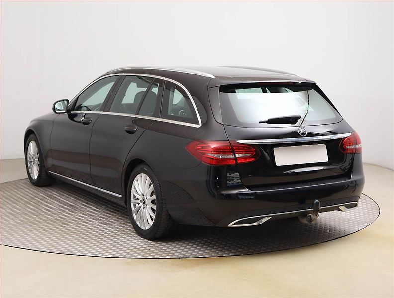 Mercedes-Benz Třídy C (2019) C 220 d - fotka 4 z 22