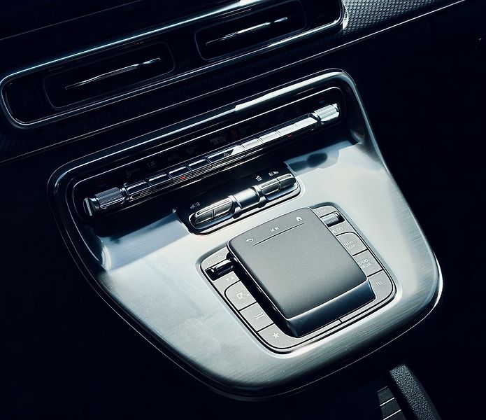 Mercedes-Benz Třídy V (2026) 300d EXCLUSIVE AMG 4M L AIR - fotka 25 z 35