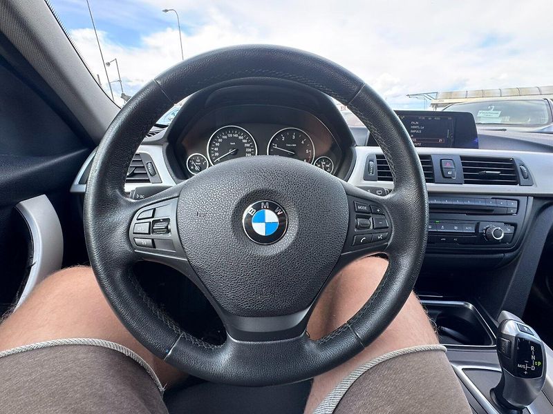 BMW Řada 3 (2013) 318D F11 2,0D 105 KW - fotka 23 z 41