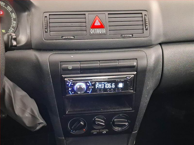 Škoda Octavia (2010) 1.6, nová STK, dobrý stav - fotka 12 z 18