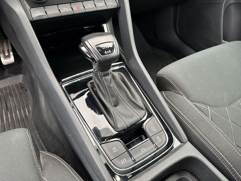 Škoda Karoq (2020) 2.0 TDI 4x4 DSG Sportline - fotka 28 z 36