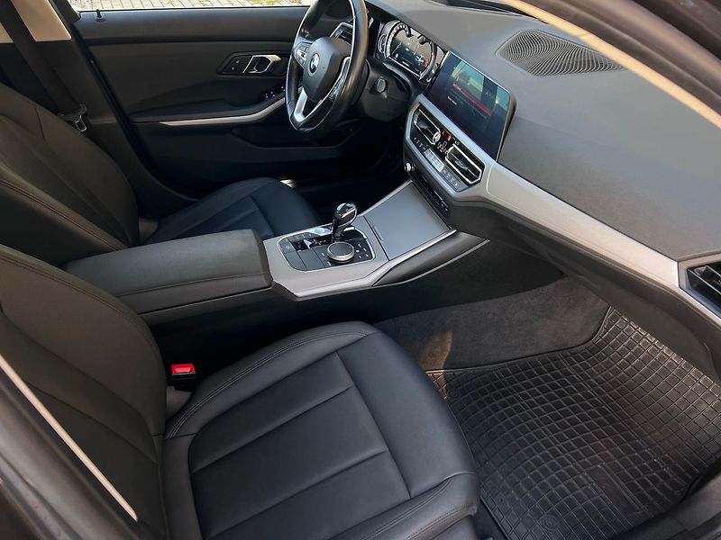 BMW Řada 3 318d-SPORT-LINE 360 KAMERA - fotka 17 z 48