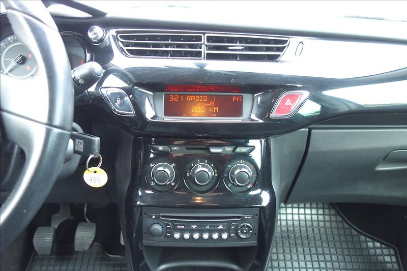 Citroën C3 1,4 i, ČR, SERV.KN., CHROM. - fotka 19 z 32