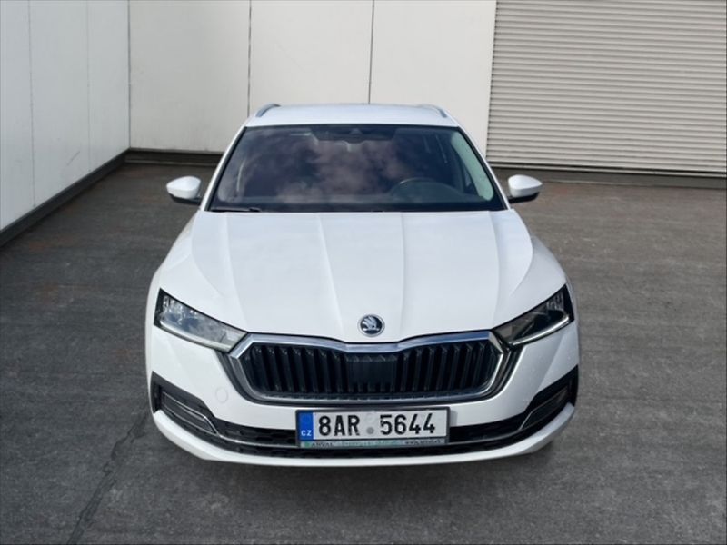Škoda Octavia 1,5 e-Tec 110 Style AT - fotka 2 z 11