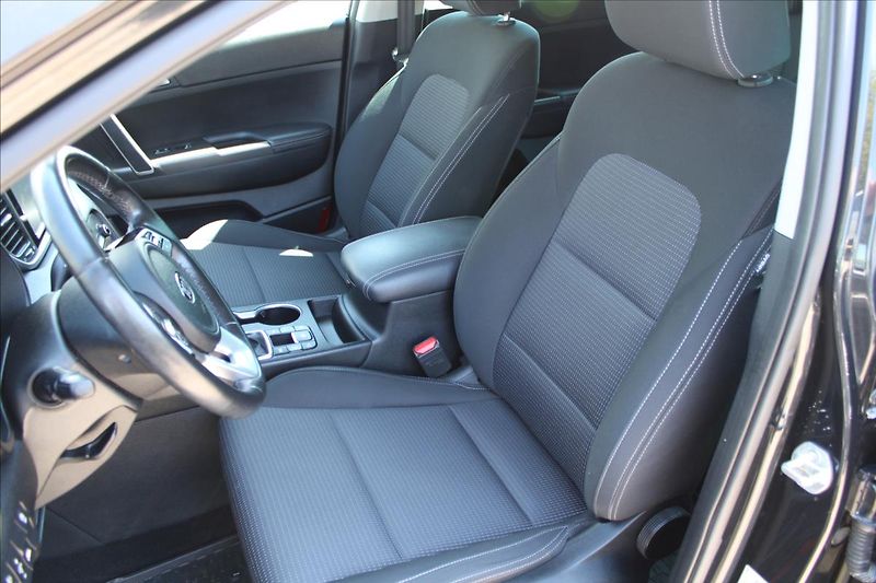 Kia Sportage 1,6 T-GDI  1MAJ,ZÁRUKA,A/T,4X4 - fotka 26 z 37