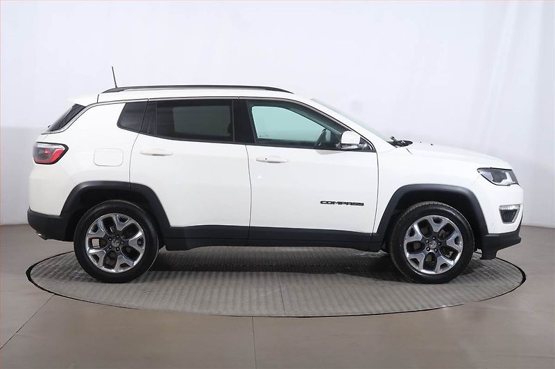 Jeep Compass (2020) 1.4 MultiAir, 4X4, Automat - fotka 6 z 24