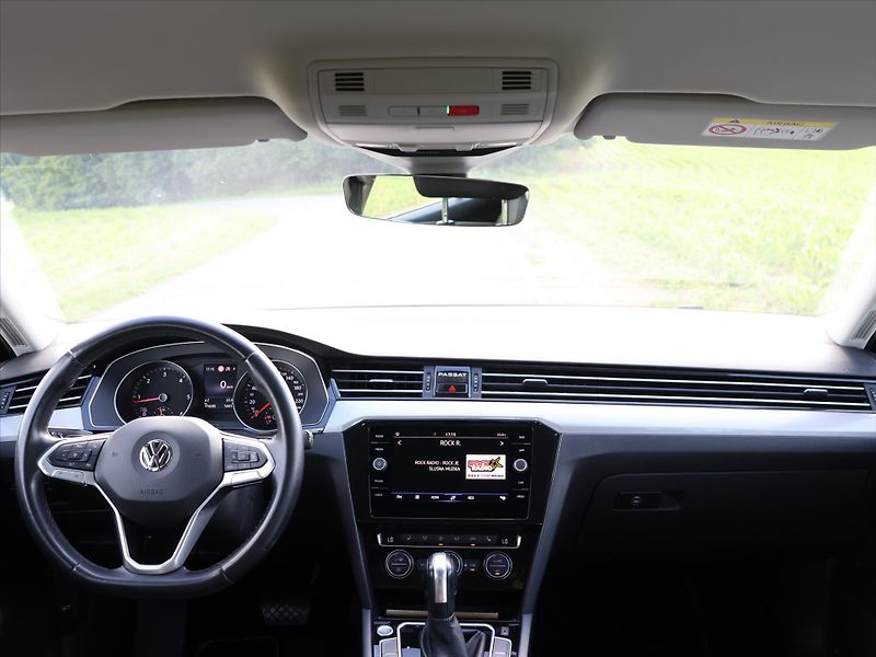 Volkswagen Passat 2,0 TDI 140kW DSG LED Business - fotka 26 z 34