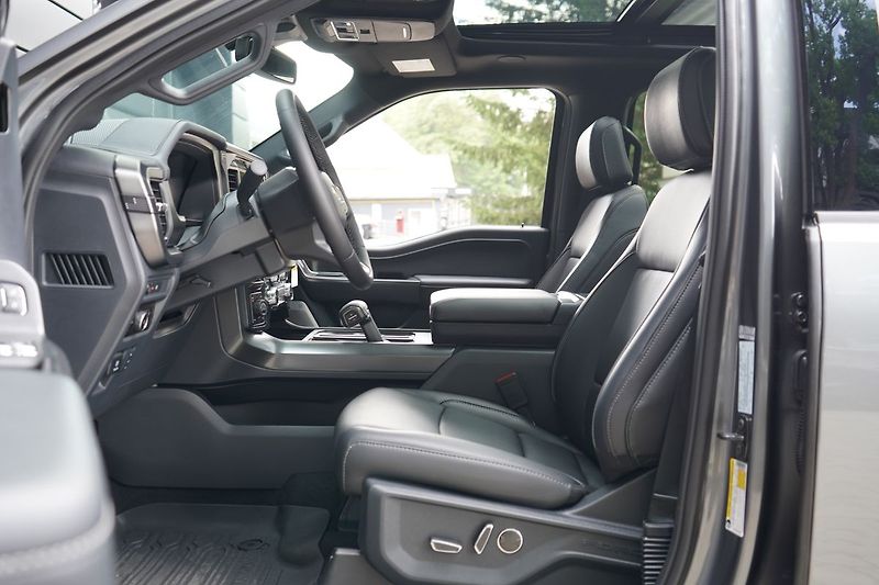 Ford F-150 (2025) Lariat 5,0 298 kW - fotka 22 z 59