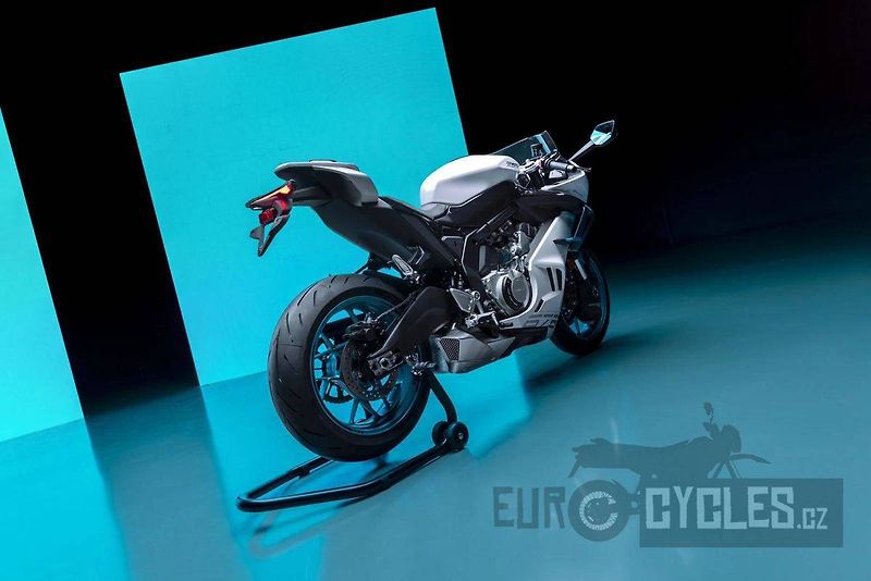 CFMOTO (2026) 675 SR-R - fotka 14 z 18