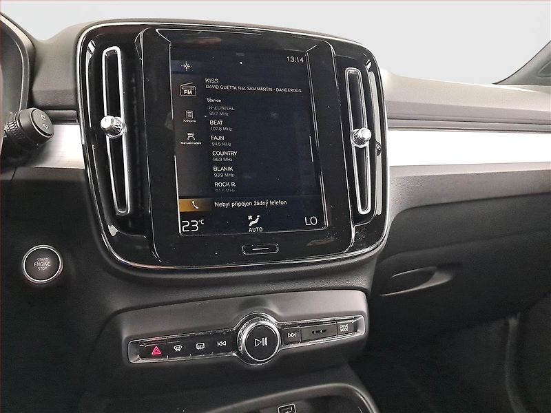 Volvo XC40 (2023) T2 - fotka 12 z 21
