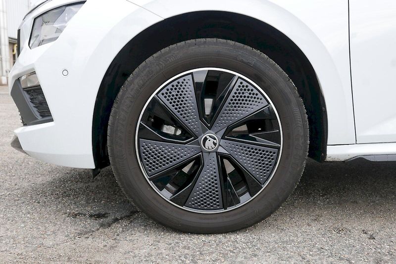Škoda Kamiq (2025) 1.0 TSI 85 kW M6° Monte Carlo - fotka 32 z 35