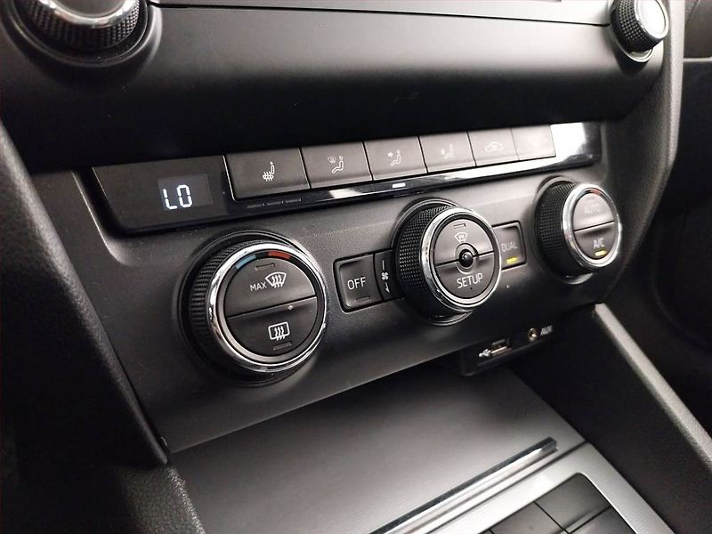 Škoda Octavia (2013) Elegance 1.6 TDI, Serv.kniha - fotka 13 z 19