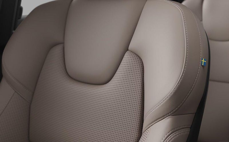 Volvo XC90 (2026) B5 AWD PLUS BRIGHT - fotka 8 z 17