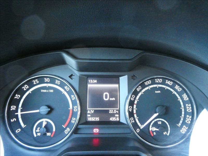 Škoda Octavia 2,0 TDi 135kW RS serviska,2.ma - fotka 32 z 51