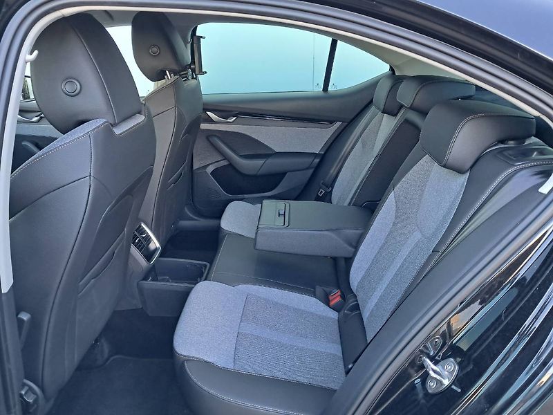 Škoda Octavia (2024) IV M-HEV Top Selection 1.5 TSI - fotka 23 z 30