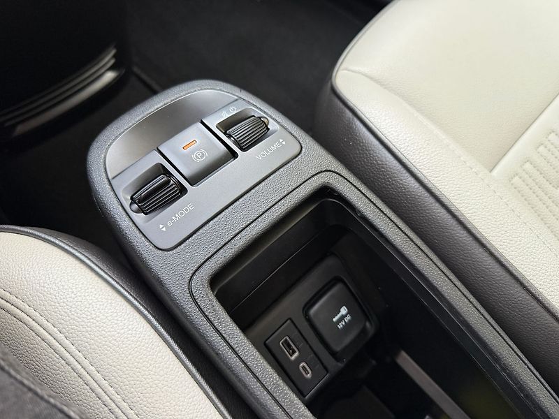 Fiat 500 LaPrima 3+1 42 kWh - fotka 26 z 38