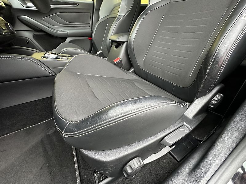 Ford Focus (2021) ST*Automat*206kW*1.Maj.B&O - fotka 9 z 42