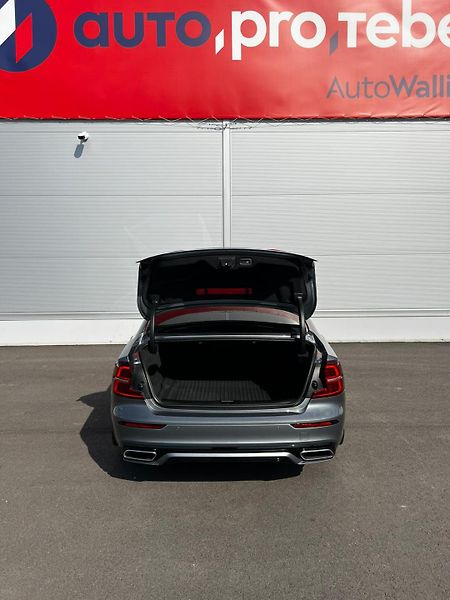 Volvo S60 2.0T5 184kW Aut. R-Desing - fotka 27 z 27