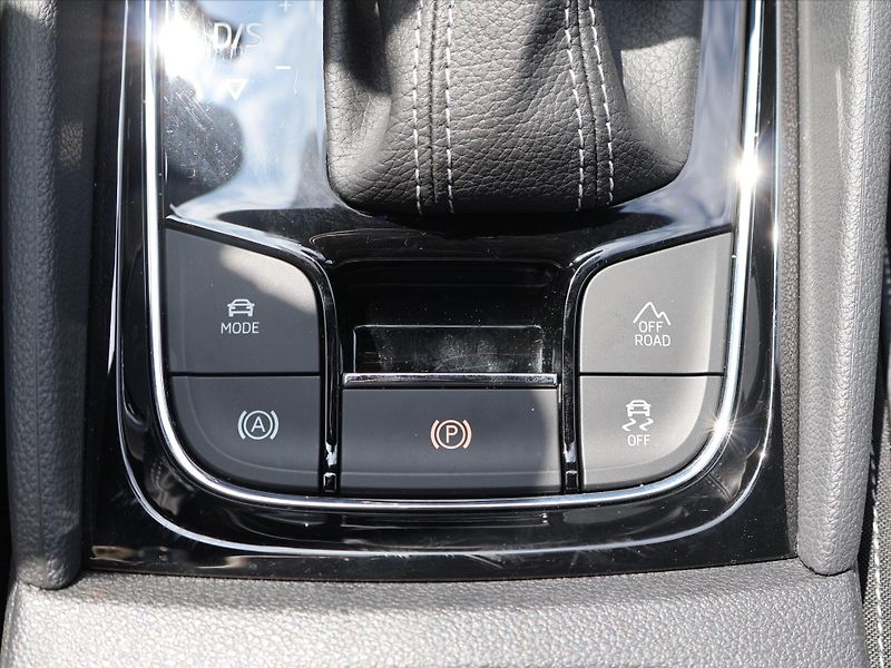 Škoda Karoq 2,0 TDI DSG Sportline 4x4 DPH - fotka 23 z 39