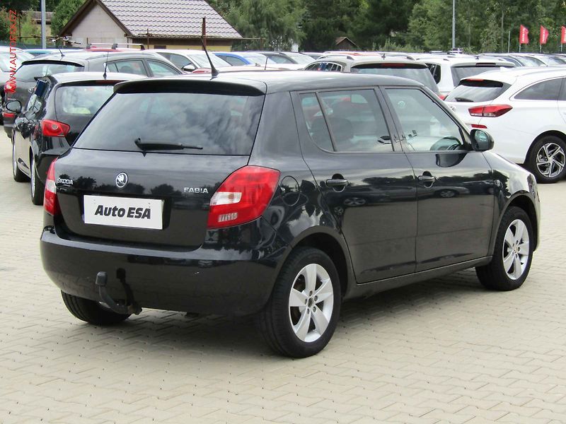 Škoda Fabia (2014) 1.2 TSi, 2.maj,ČR, Ambition - fotka 4 z 19