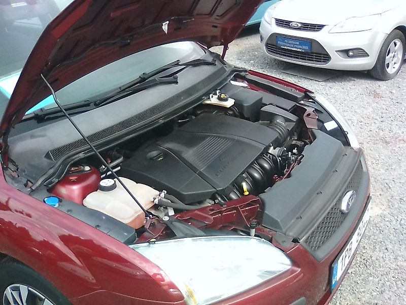 Ford Focus (2005) 2.0i 16V combi, 2majitel - fotka 28 z 30