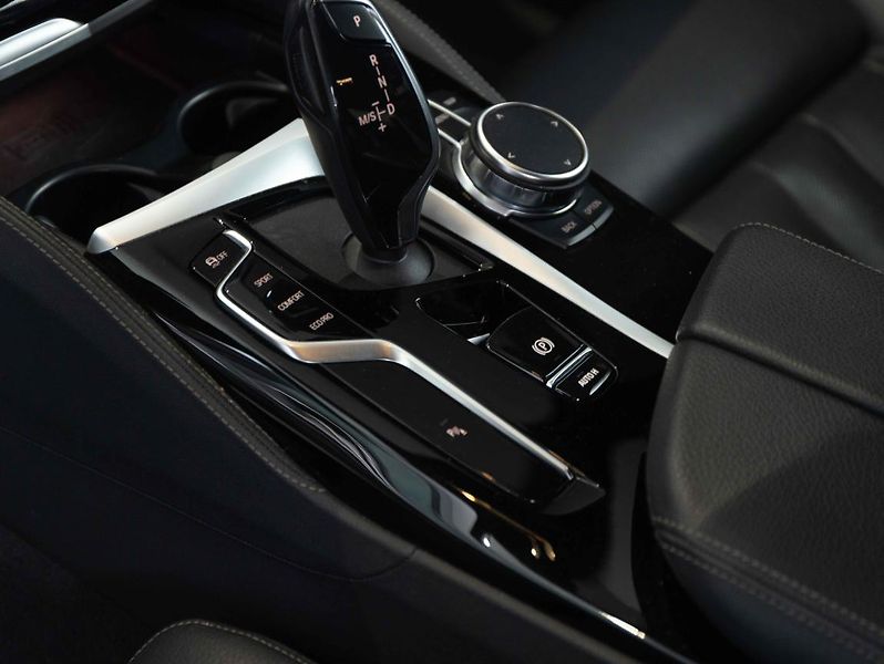 BMW Řada 5 540d xDrive - fotka 20 z 20