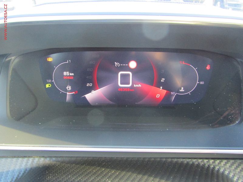 Peugeot 2008 (2020) 1.2PT, ČR, LED - fotka 19 z 21
