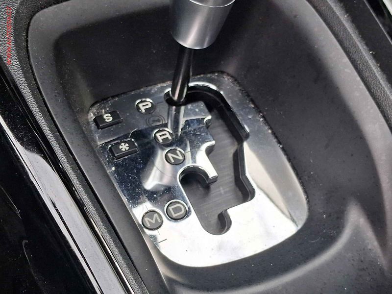 Peugeot 2008 (2019) 1.2 PT, Allure, AT, TZ, navi - fotka 14 z 19