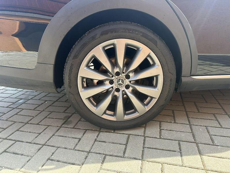 Mercedes-Benz Třídy E E 220d 4MATIC All-TerrainT - fotka 22 z 22