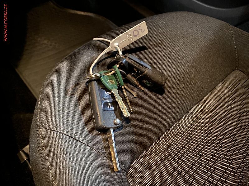 Škoda Octavia (2010) 1.2TSi, ČR, AC, zmk.řazení - fotka 16 z 16