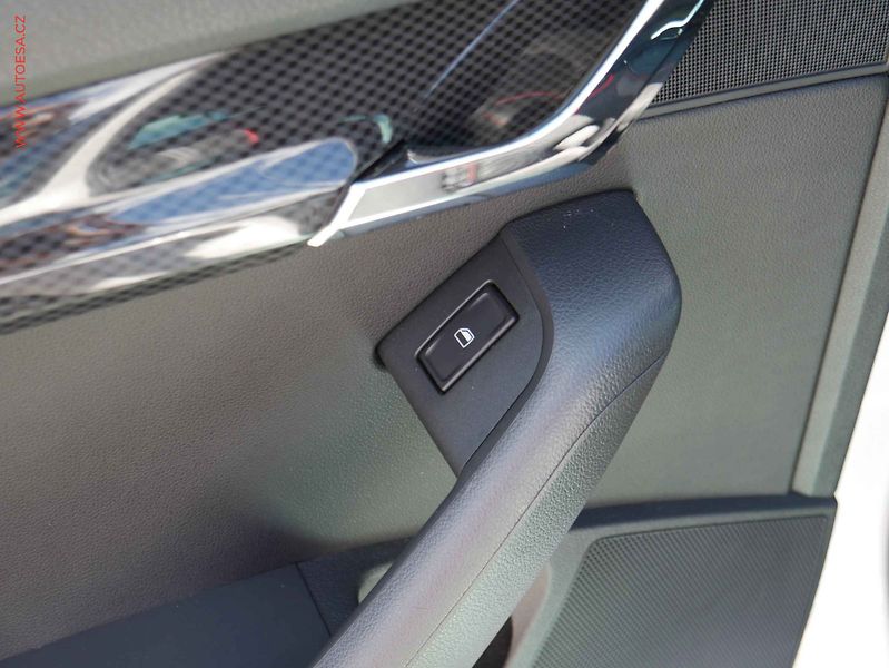 Škoda Octavia (2014) 2.0TDi, RS, DSG, navi, bixen - fotka 12 z 21