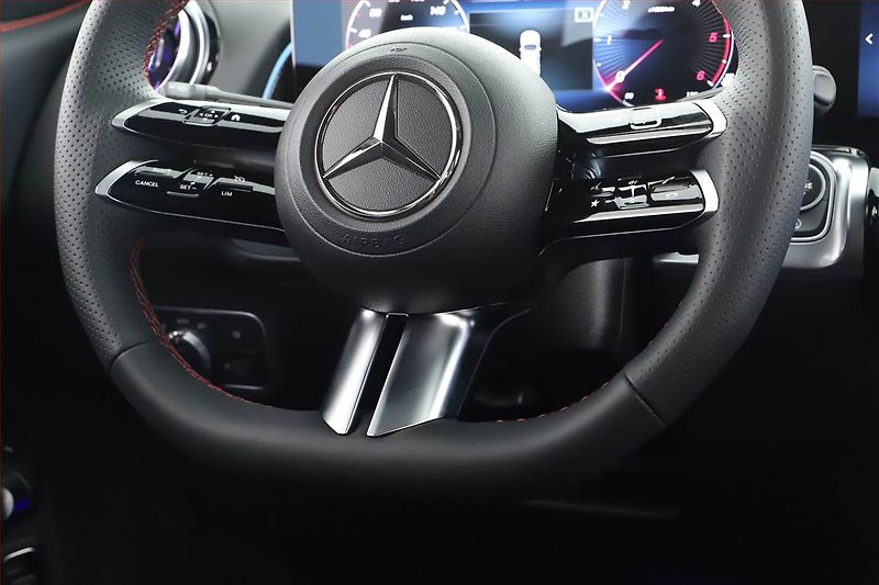 Mercedes-Benz GLB (2025) 200 d, AMG Line, Navigace - fotka 21 z 25