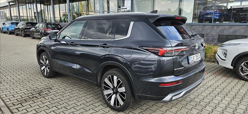 Mitsubishi Outlander 2,4 PHEV 4x4  INSTYLE - fotka 6 z 19