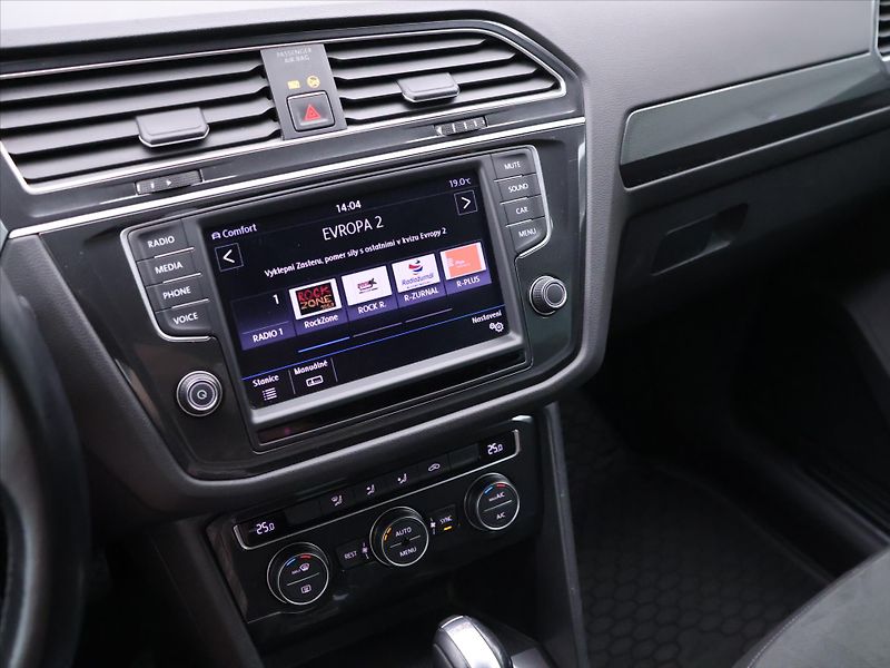 Volkswagen Tiguan 2,0 TDI 176kW DSG Highline DPH - fotka 23 z 39