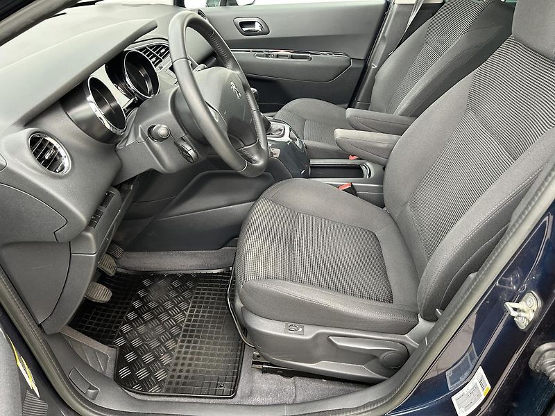 Peugeot 5008 1.6 HDI Allure - fotka 7 z 21