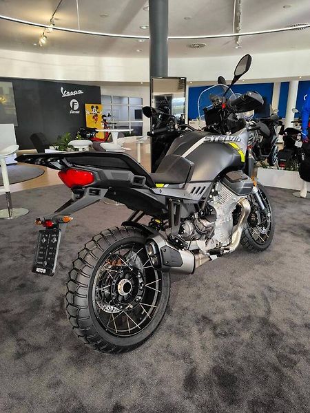 Moto Guzzi V 100 Stelvio (2024) Stelvio V 100 Nero Vulcano (sl - fotka 4 z 14