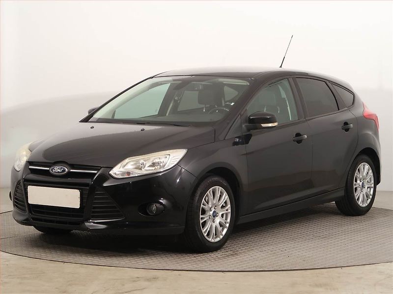 Ford Focus (2012) 1.6 i, Vyhř. sedaček - fotka 2 z 14