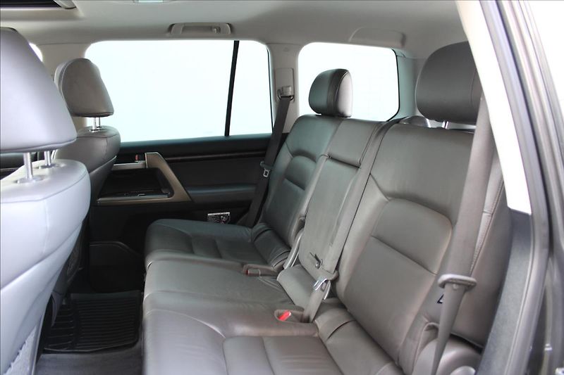 Toyota Land Cruiser 200 4.5 D-4D V8 / CZ - fotka 32 z 38