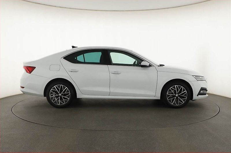 Škoda Octavia (2021) 1.5 TSI, Automat, Serv.kniha - fotka 6 z 21